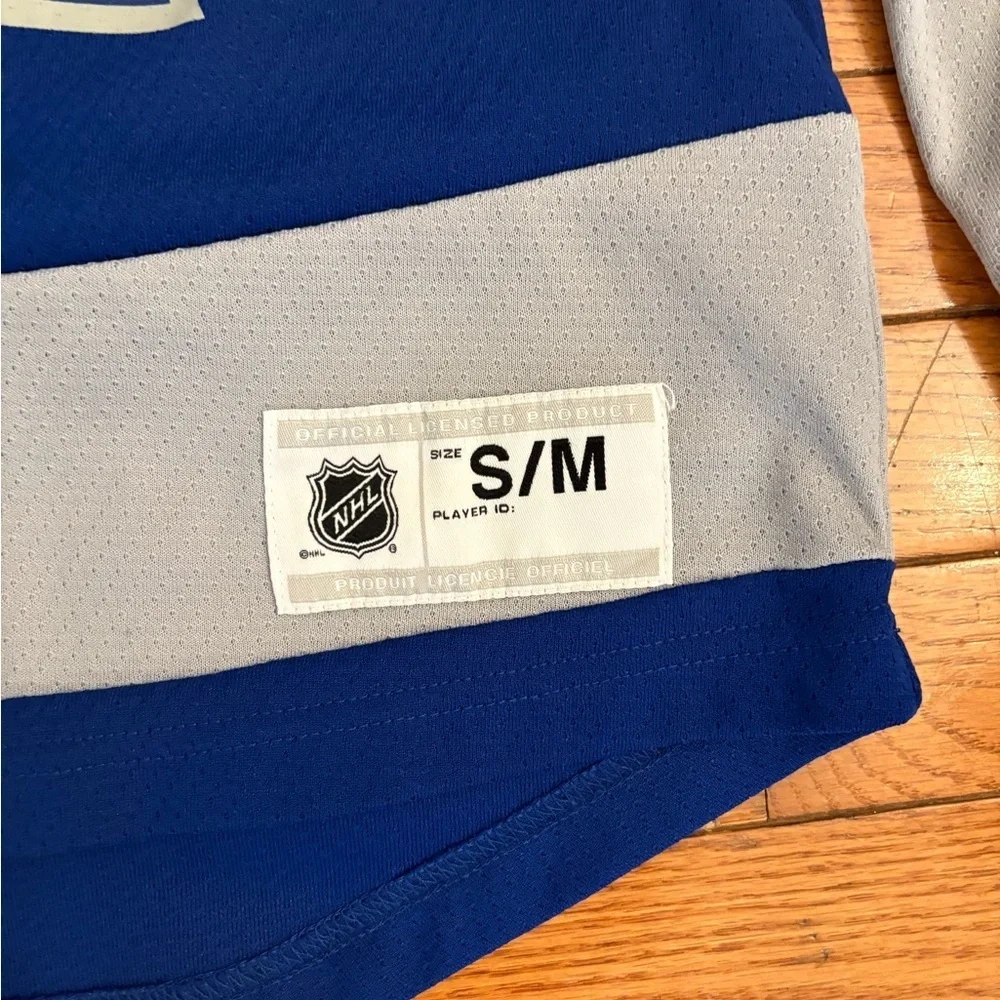 Special Edition Auston Matthews Toronto Maple Leafs Jersey youth size S/M - Picture 3 of 3